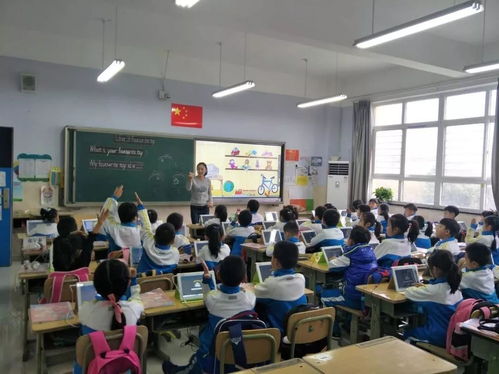 pad課堂 實(shí)現(xiàn)學(xué)生個性成長 保定教育大講堂在保師附校進(jìn)行課堂觀摩